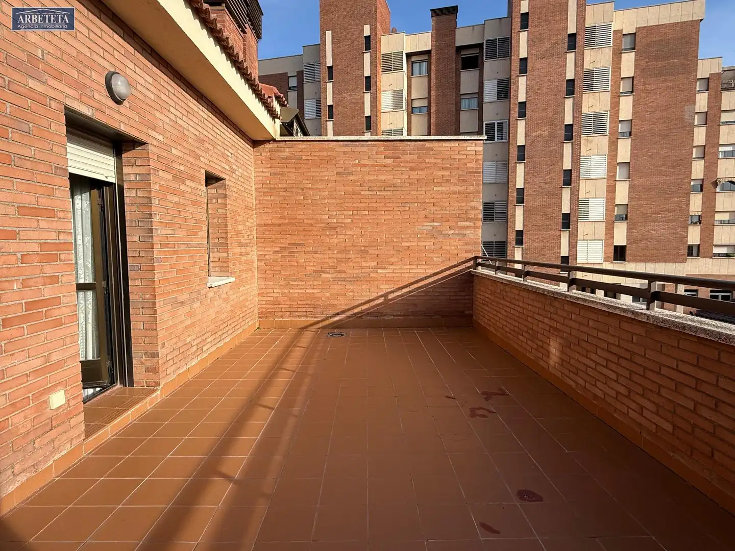 Terrasse von Einfamilien-Reihenhaus zum Verkauf in Guadalajara mit Heizung, Parkett und Terrasse