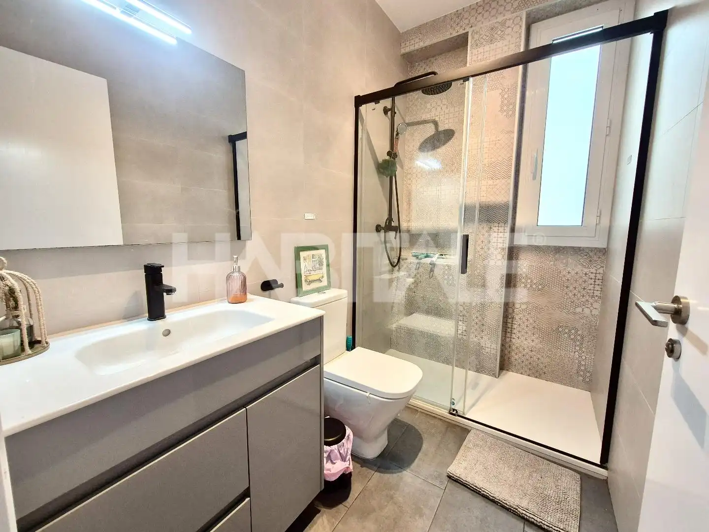 Badezimmer von Wohnung zur untervermieten in Valencia mit Möbliert