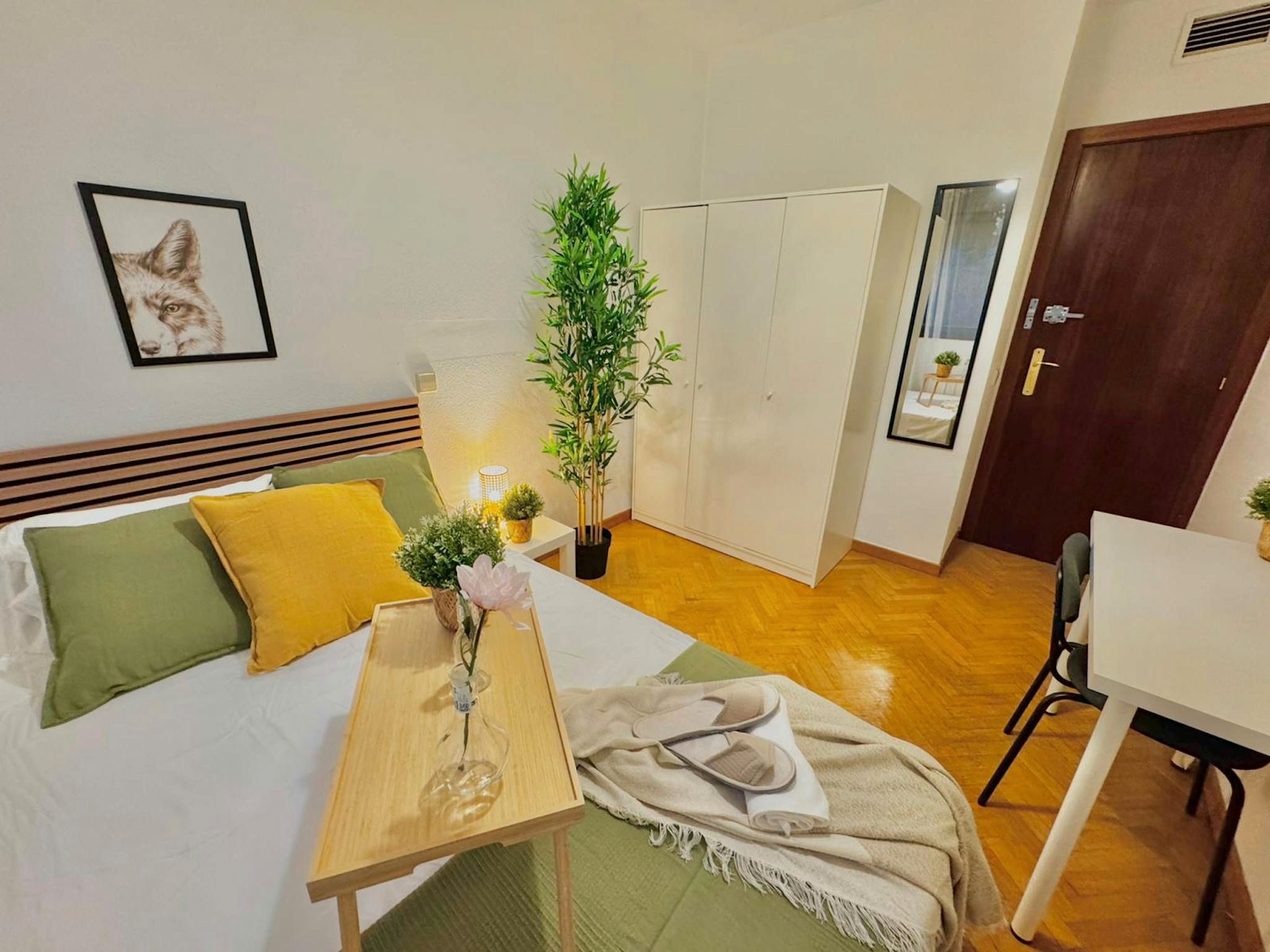 Bedroom of Flat to share in  Madrid Capital  with Air Conditioner, Heating and Private garden
