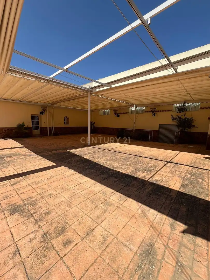 Terrasse von Geschaftsraum zur Miete in Zafra mit Klimaanlage und Alarm