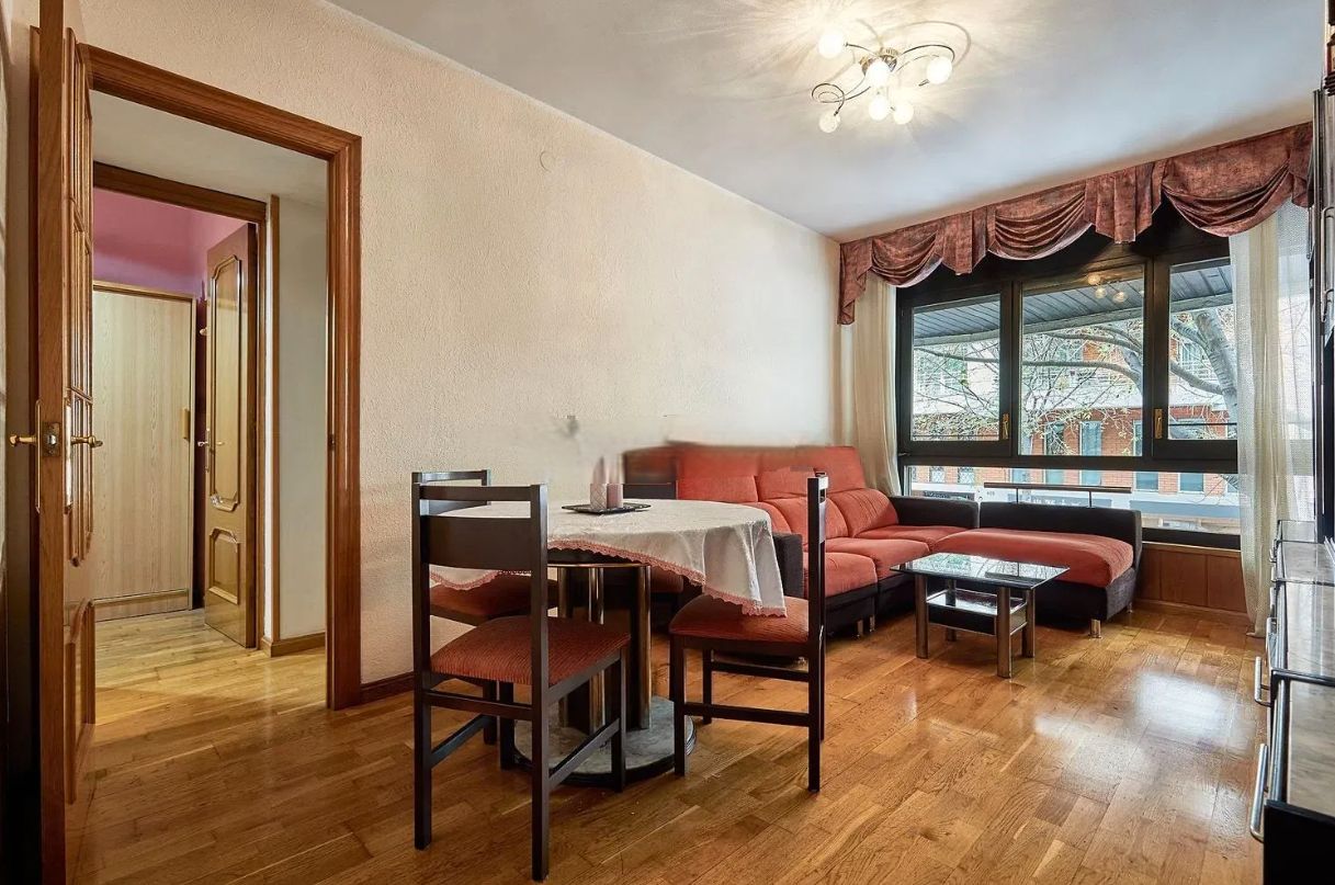 Living room of Flat for sale in  Barcelona Capital  with Parquet flooring and Furnished