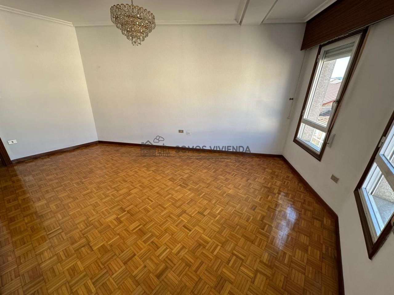 Sala d'estar de Apartament en venda en Ourense Capital  amb Calefacció, Parquet i Traster