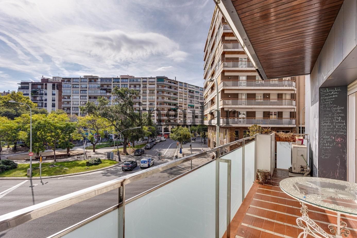 Exterior view of Flat for sale in  Barcelona Capital  with Air Conditioner, Heating and Parquet flooring