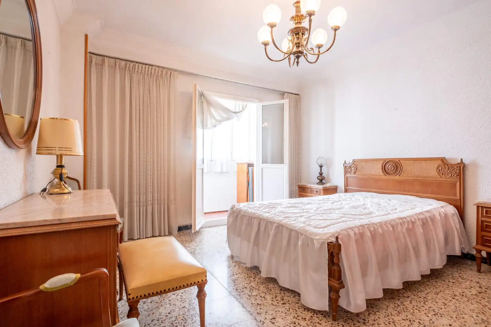 Habitación de Piso en venta en Zaragoza con Calefacción, Terraza y Balcón