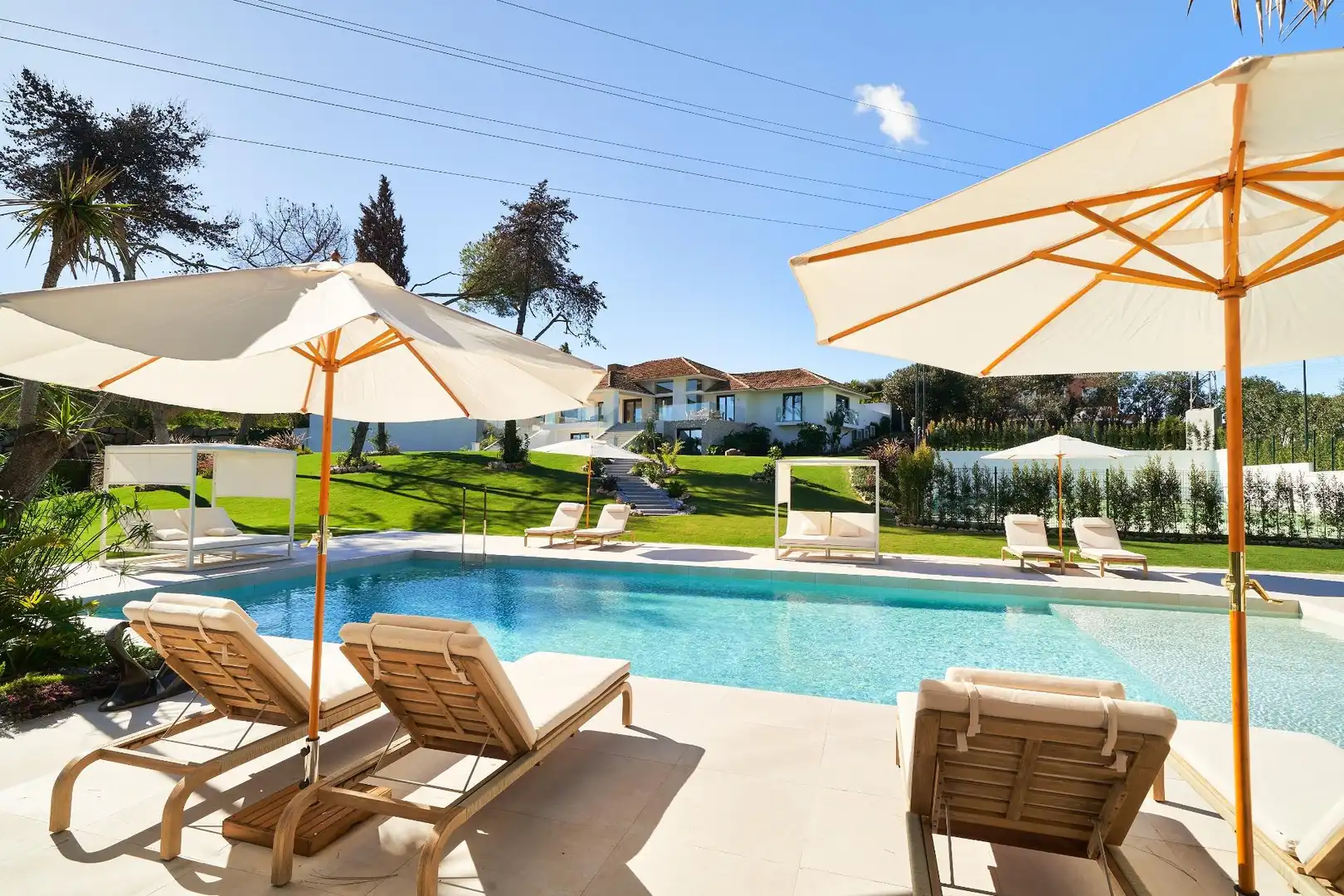 Piscina de Casa o chalet en venta en Marbella con Aire acondicionado, Calefacción y Jardín privado