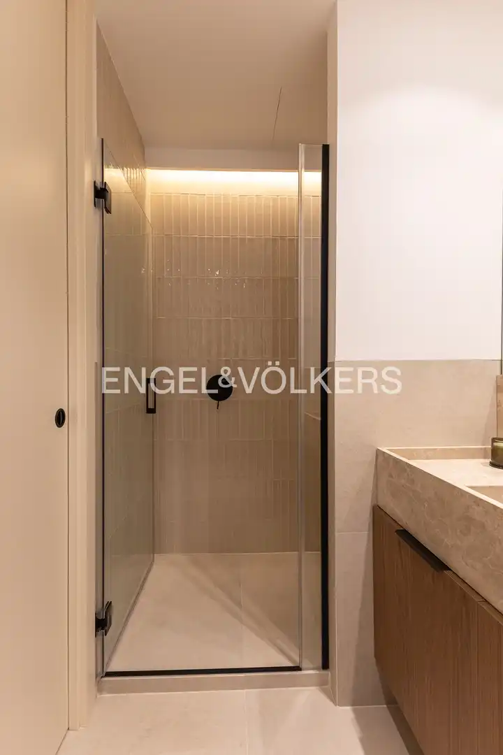 Badezimmer von Wohnung zum Verkauf in Madrid mit Klimaanlage und Heizung