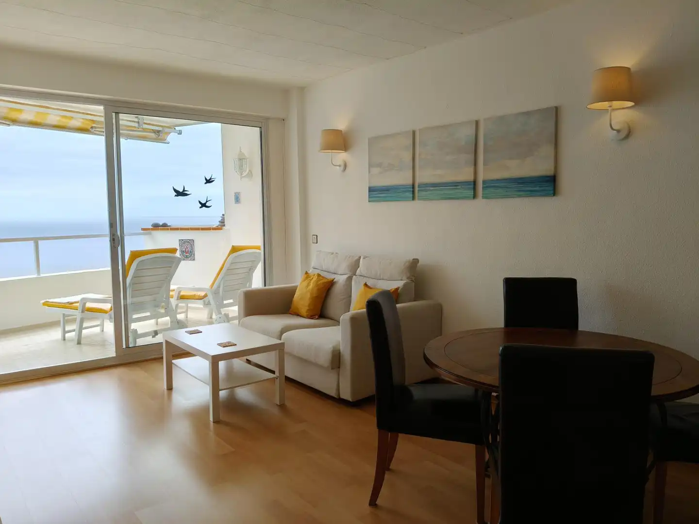 Sala d'estar de Apartament en venda en La Matanza de Acentejo amb Moblat, Balcó i Piscina comunitària