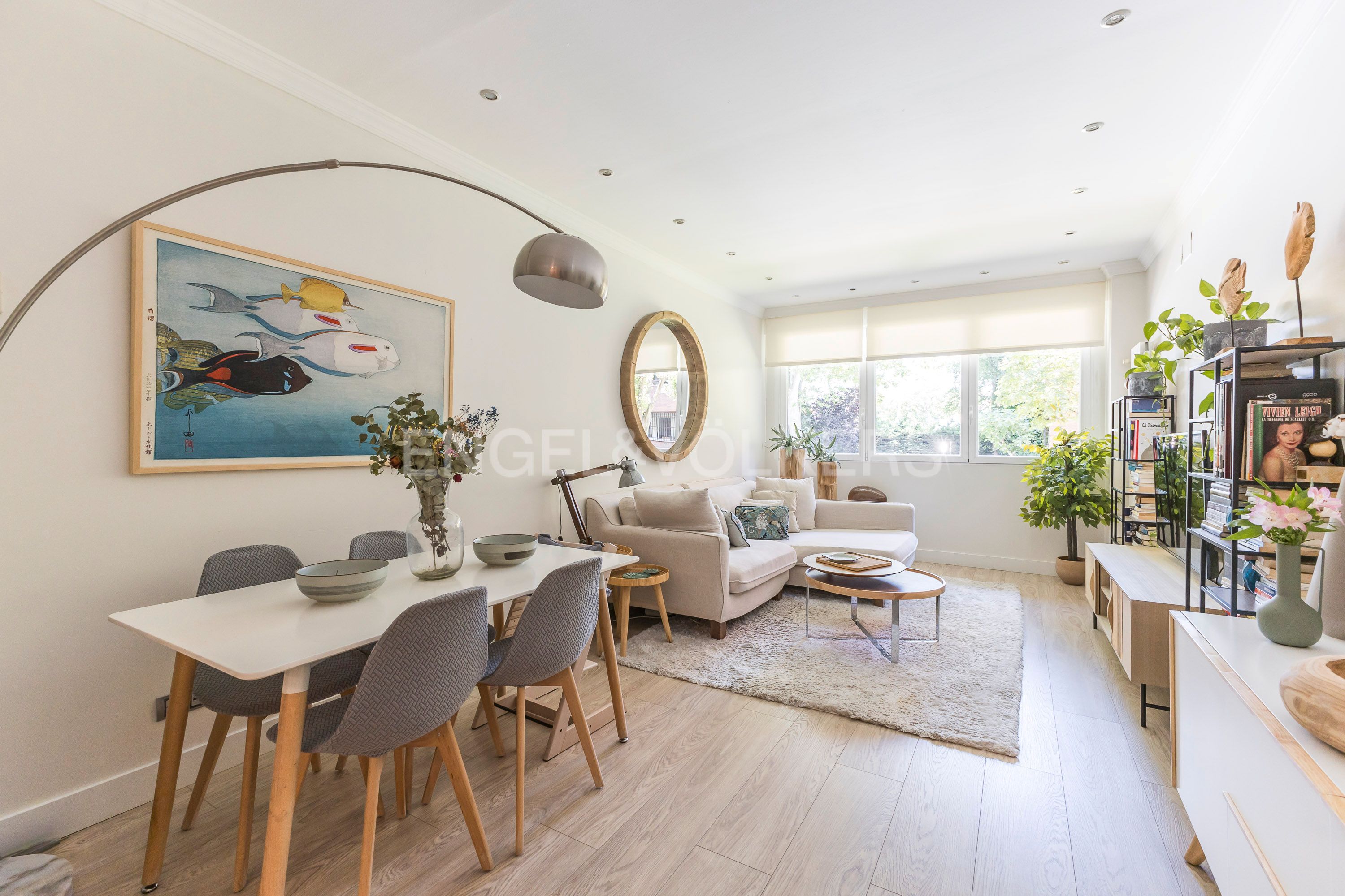 Sala d'estar de Apartament en venda en  Madrid Capital amb Aire condicionat, Calefacció i Jardí privat