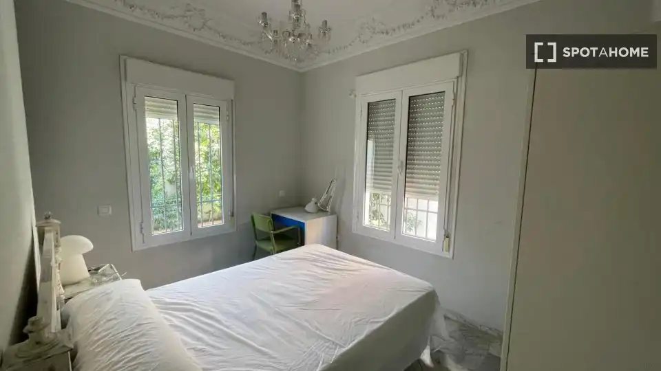 Habitación de Piso de alquiler en Sevilla con Aire acondicionado, Calefacción y Amueblado
