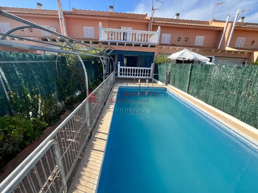 Swimming pool of Houses for rent in La Antilla