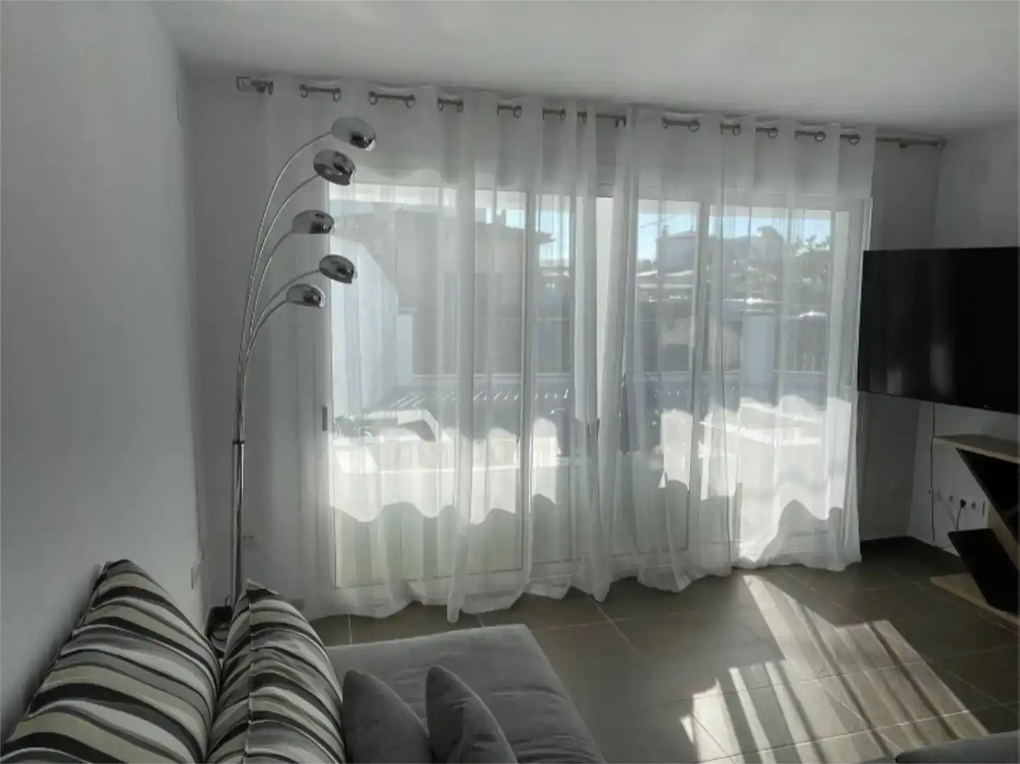 Sala de estar de Casa o chalet de alquiler en Empuriabrava con Aire acondicionado, Jardín privado y Piscina