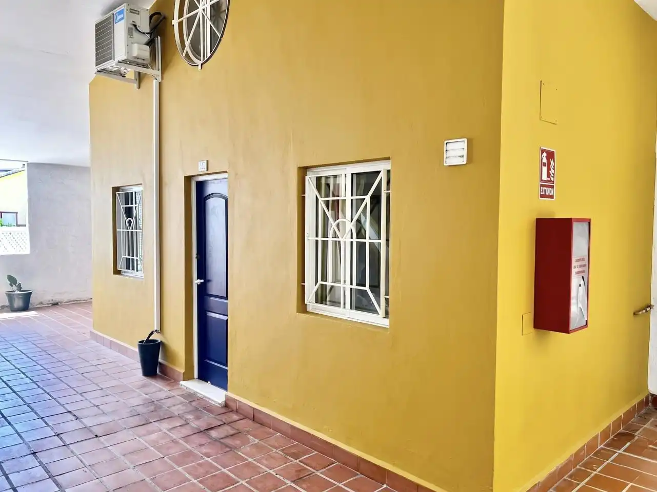 Vista exterior de Apartament en venda en Valencina de la Concepción amb Aire condicionat, Piscina i Moblat