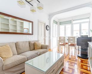 Sala d'estar de Apartament de lloguer en  Madrid Capital amb Aire condicionat, Calefacció i Parquet