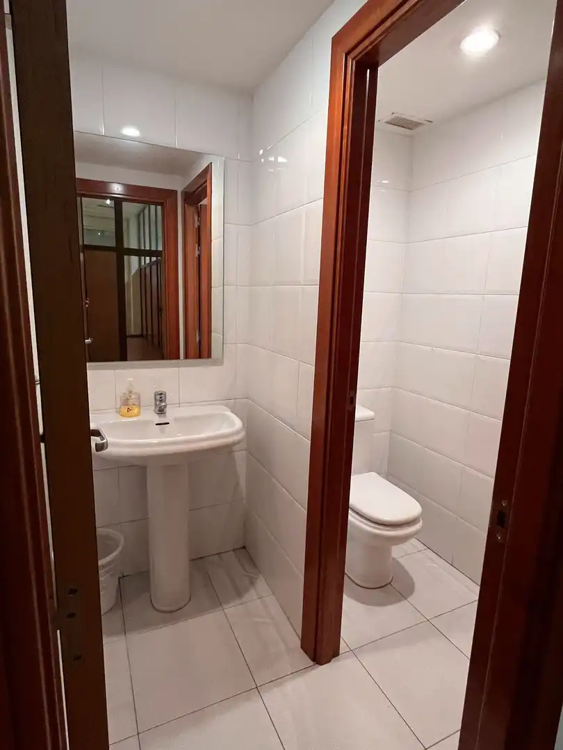 Badezimmer von Geschaftsraum zur Miete in Huesca
