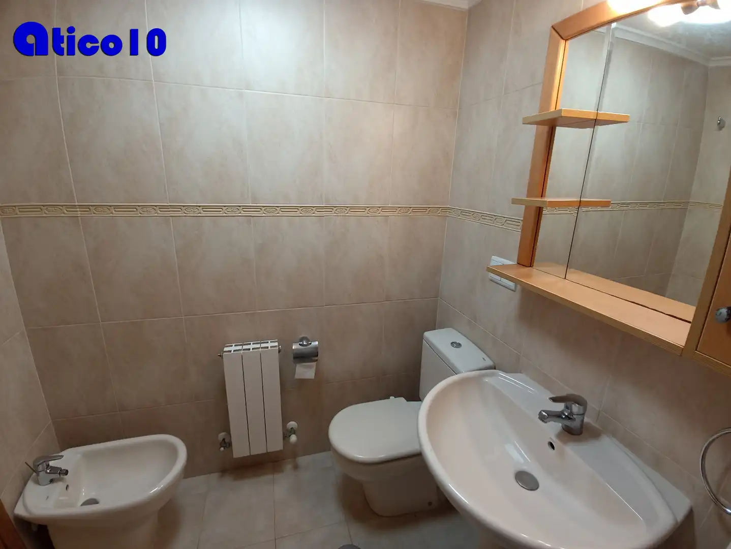 Baño de Apartamento de alquiler en Gijón  con Calefacción, Parquet y Trastero