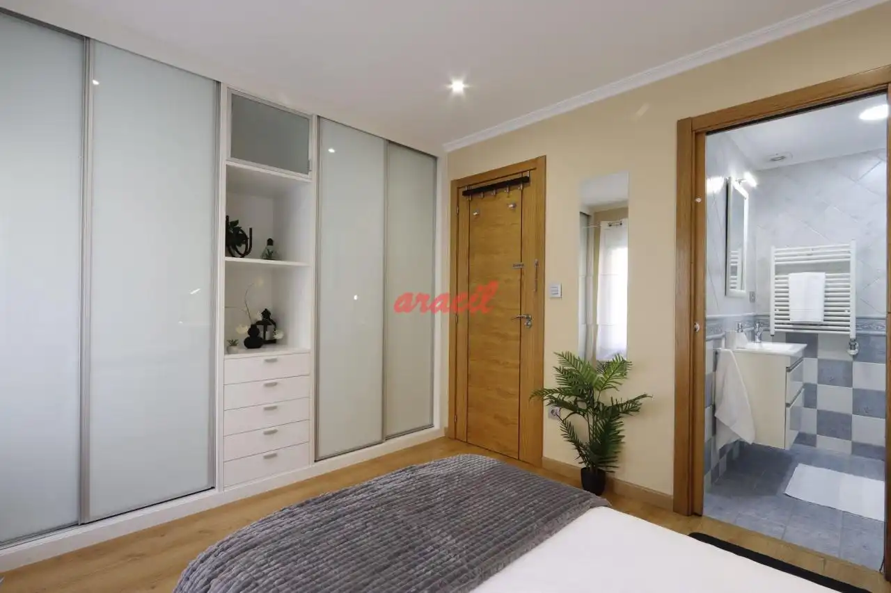 Habitación de Piso en venta en Ourense Capital  con Calefacción, Trastero y Amueblado