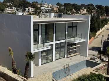 Villa con piscina in vendita a Carrió - La Merced - Los Pinos