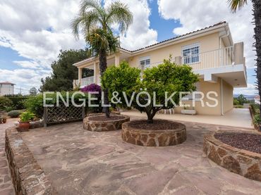 Haus mit Pool zum Verkauf in Alfarb