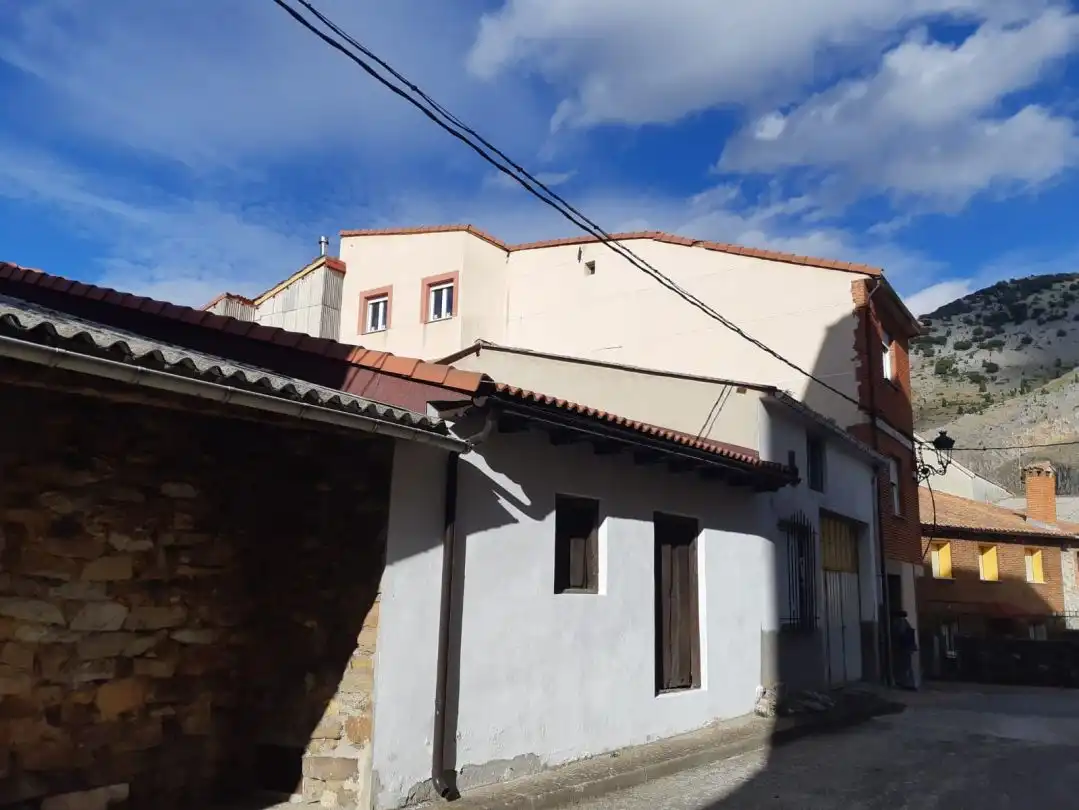 Vista exterior de Casa o chalet en venta en Velilla del Río Carrión 