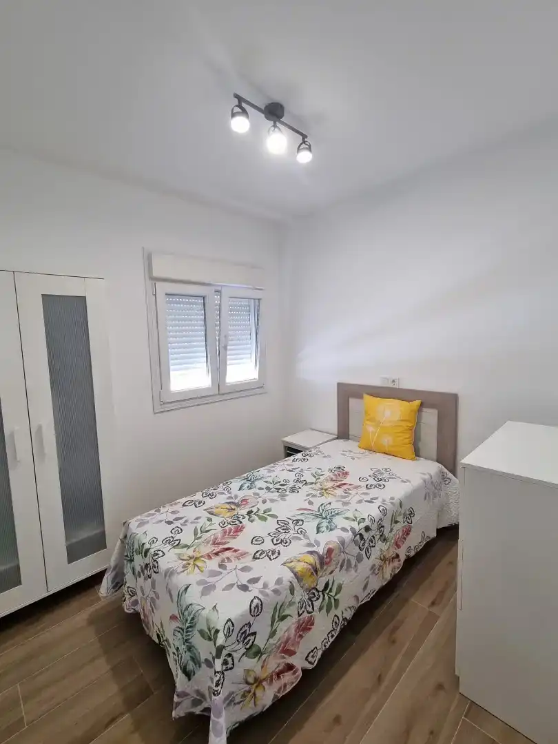 Schlafzimmer von Wohnung zur Miete in Algeciras