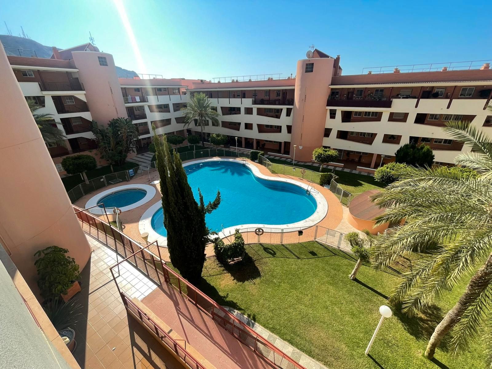 Piscina de Pis en venda en Roquetas de Mar amb Aire condicionat, Calefacció i Terrassa