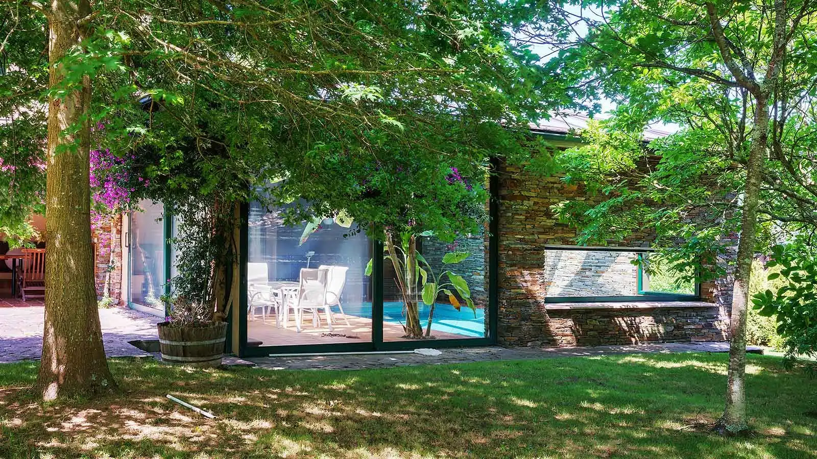 Jardín de Casa o chalet en venta en Oleiros con Calefacción, Jardín privado y Parquet