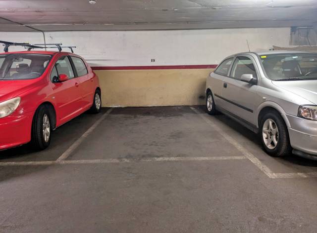 Garaje en Venta en Carrer d'Oliana en Sant Gervasi- Galvany