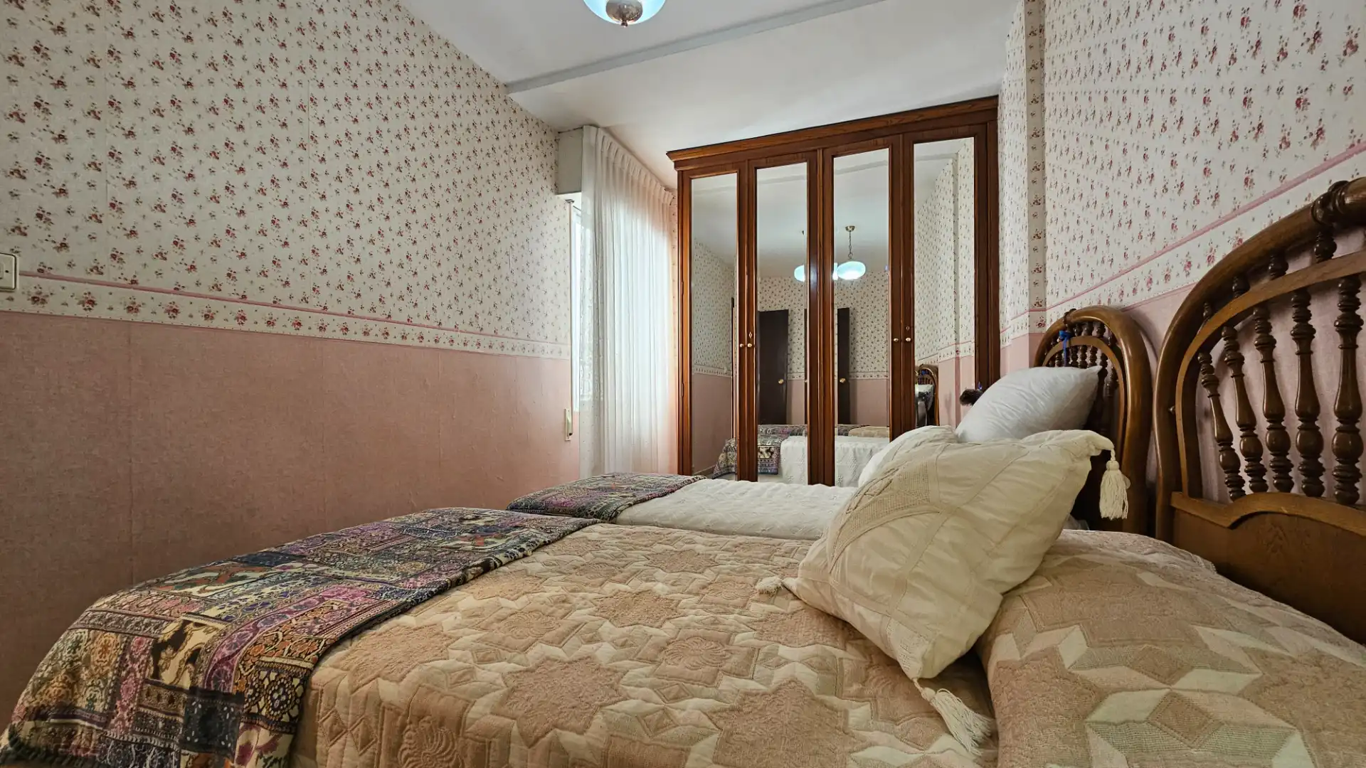 Bedroom of Flat for sale in Zaragoza  with Heating