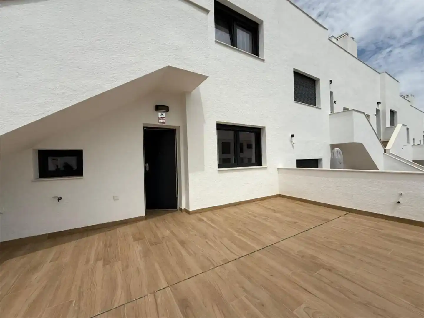 Außenansicht von Wohnung zur Miete in Torrevieja mit Klimaanlage und Schwimmbad