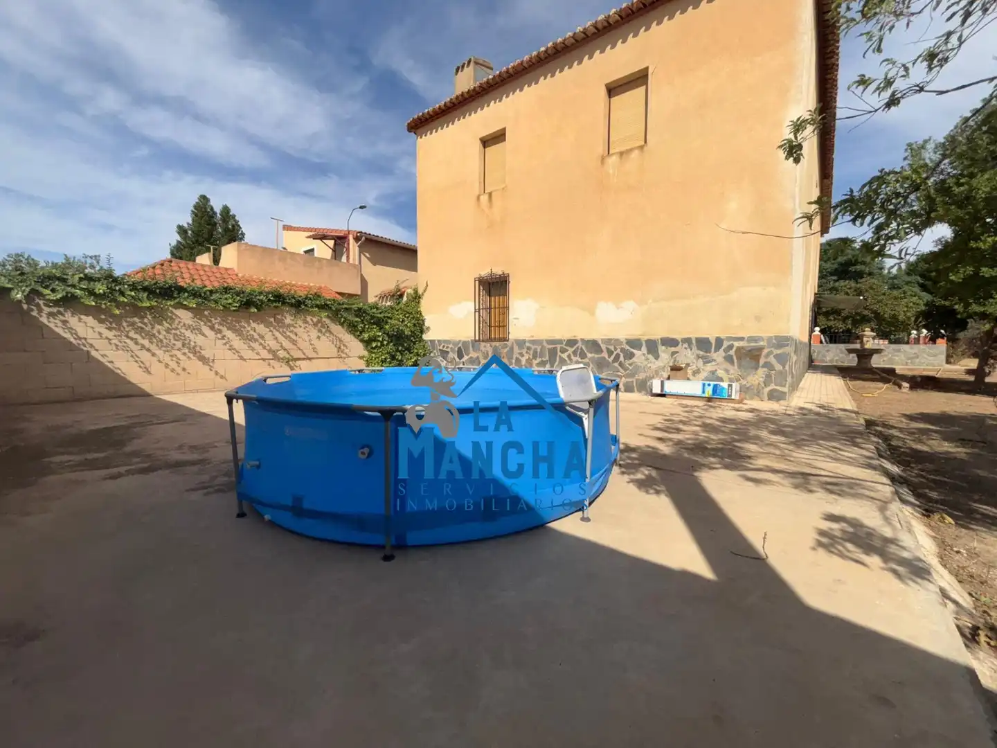 Piscina de Casa o chalet en venta en Hoya-Gonzalo con Calefacción, Jardín privado y Amueblado