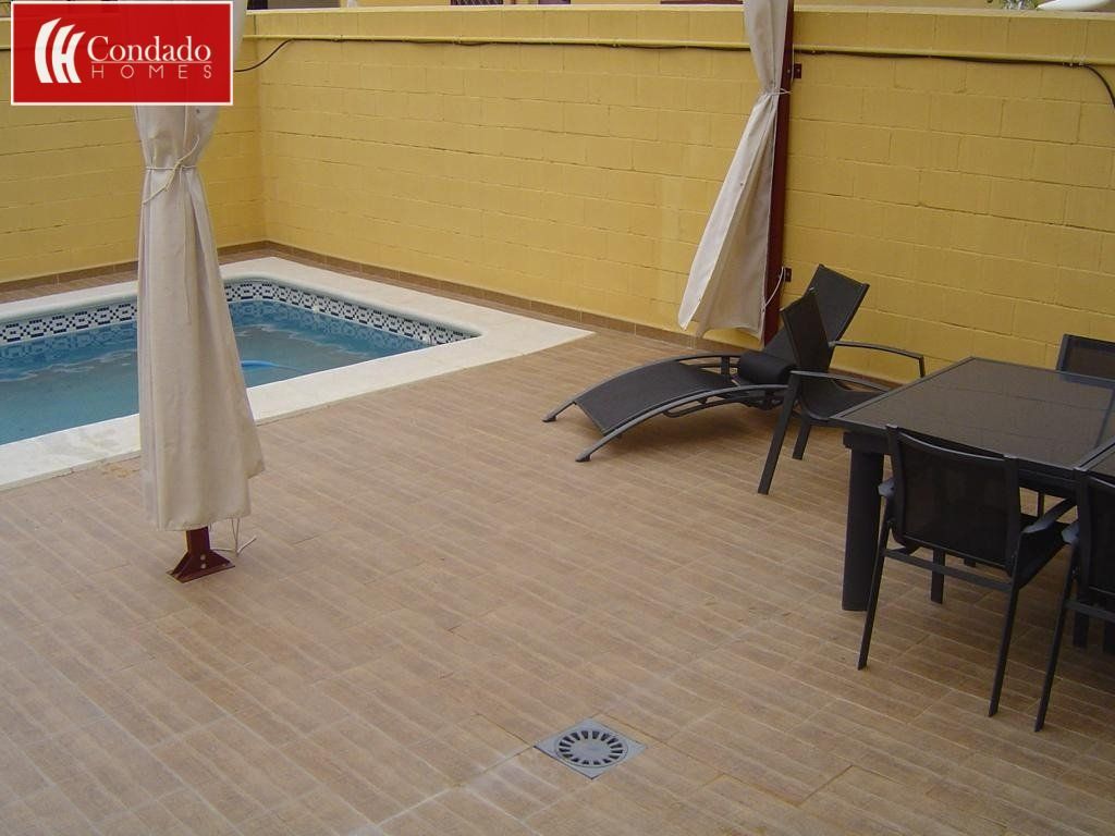 Piscina de Casa adosada en venta en  Córdoba Capital con Aire acondicionado, Calefacción y Terraza