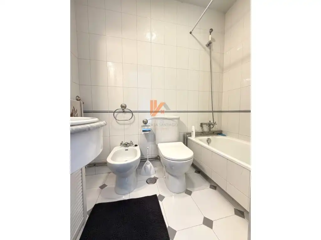 Bany de Casa o xalet en venda en Santiago de Compostela  amb Jardí privat, Moblat i Forn
