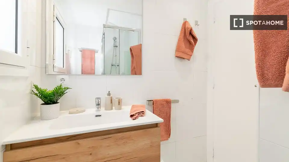 Bathroom of Flat for rent in Barcelona  with Air Conditioner, Heating and Furnished