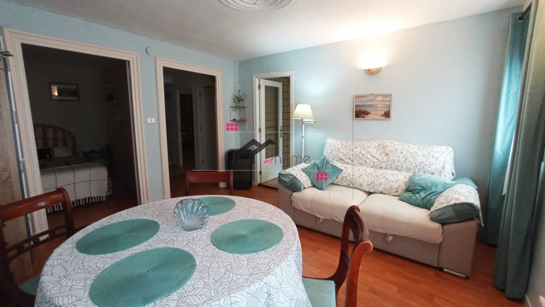 Sala d'estar de Pis de lloguer en Laredo amb Balcó