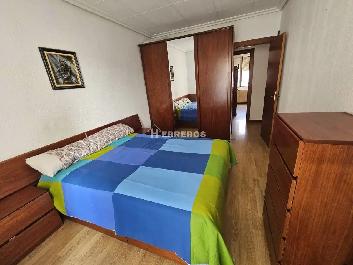 Bedroom of Flat for sale in  Logroño  with Heating, Parquet flooring and Terrace