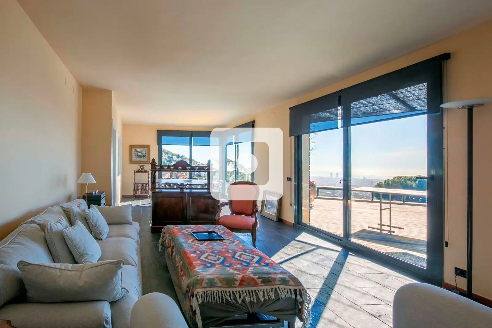 Sala d'estar de Casa o xalet en venda en Barcelona amb Aire condicionat, Calefacció i Terrassa