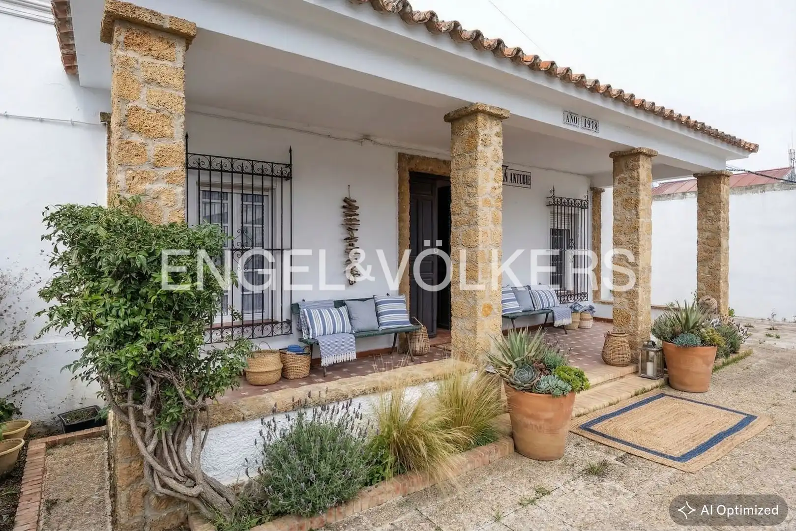 Vista exterior de Casa o xalet en venda en Chipiona amb Aire condicionat, Calefacció i Jardí privat