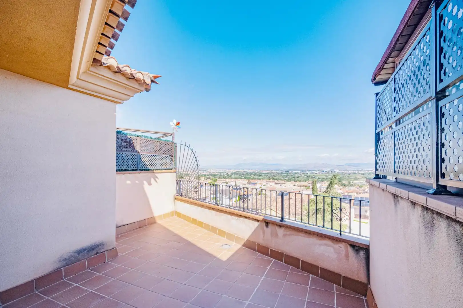 Terraza de Piso en venta en La Zubia con Aire acondicionado, Amueblado y Balcón