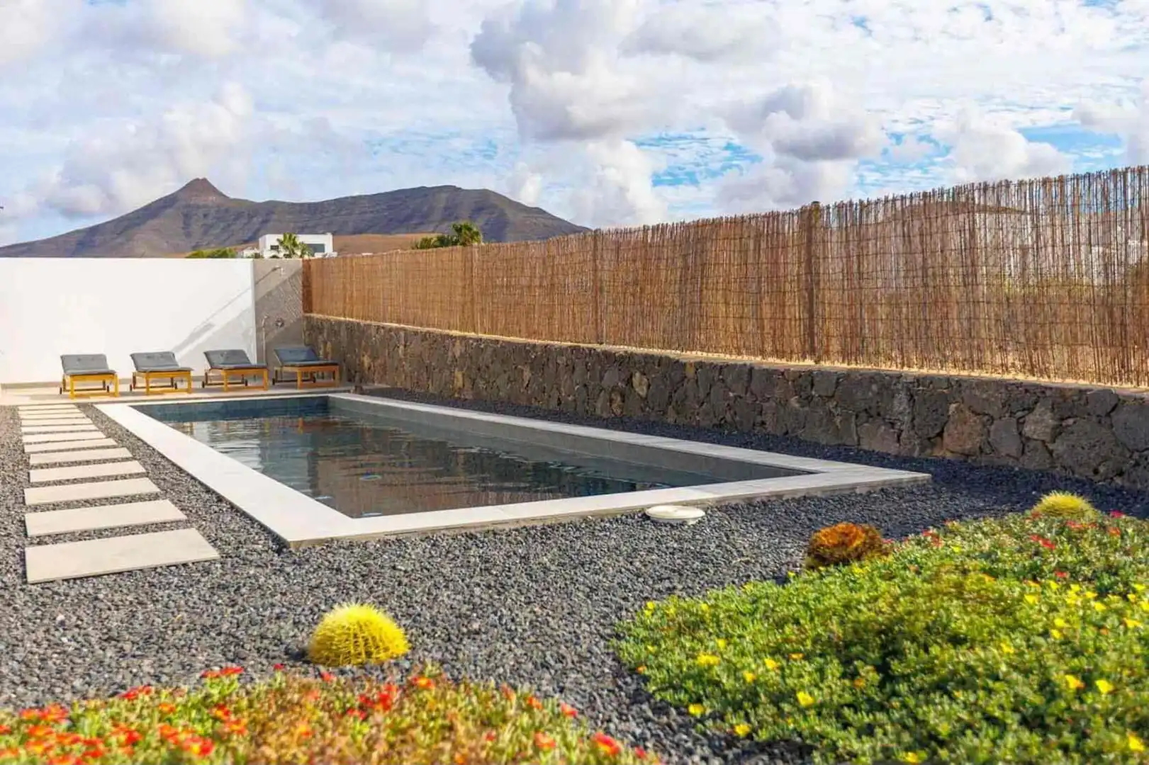 Piscina de Casa o xalet en venda en La Oliva amb Jardí privat, Terrassa i Traster