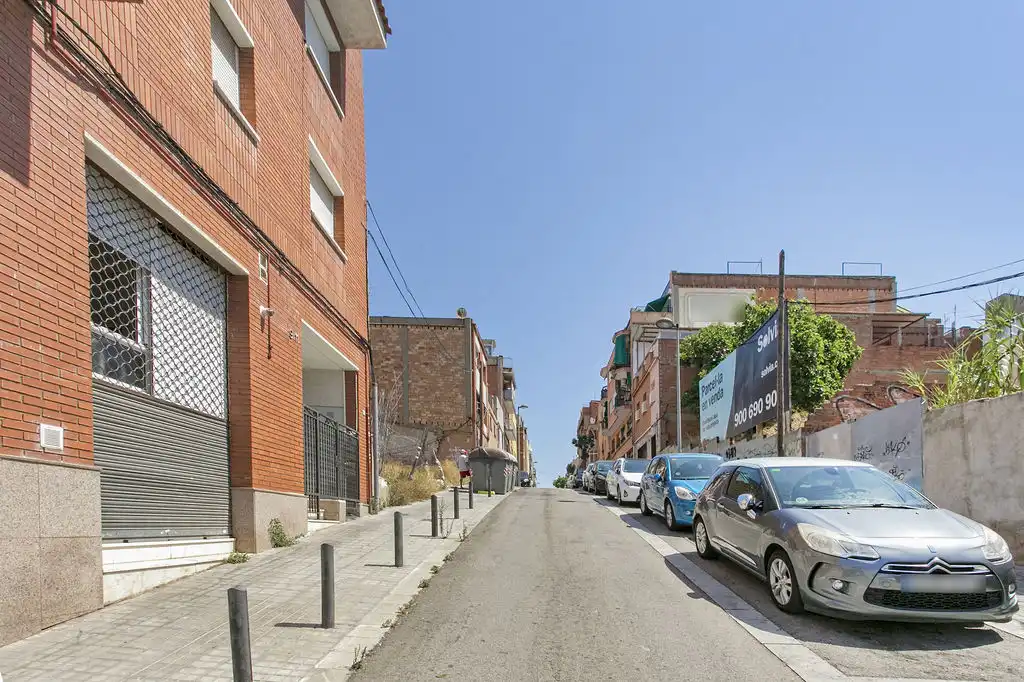 Außenansicht von Büro zum Verkauf in Badalona