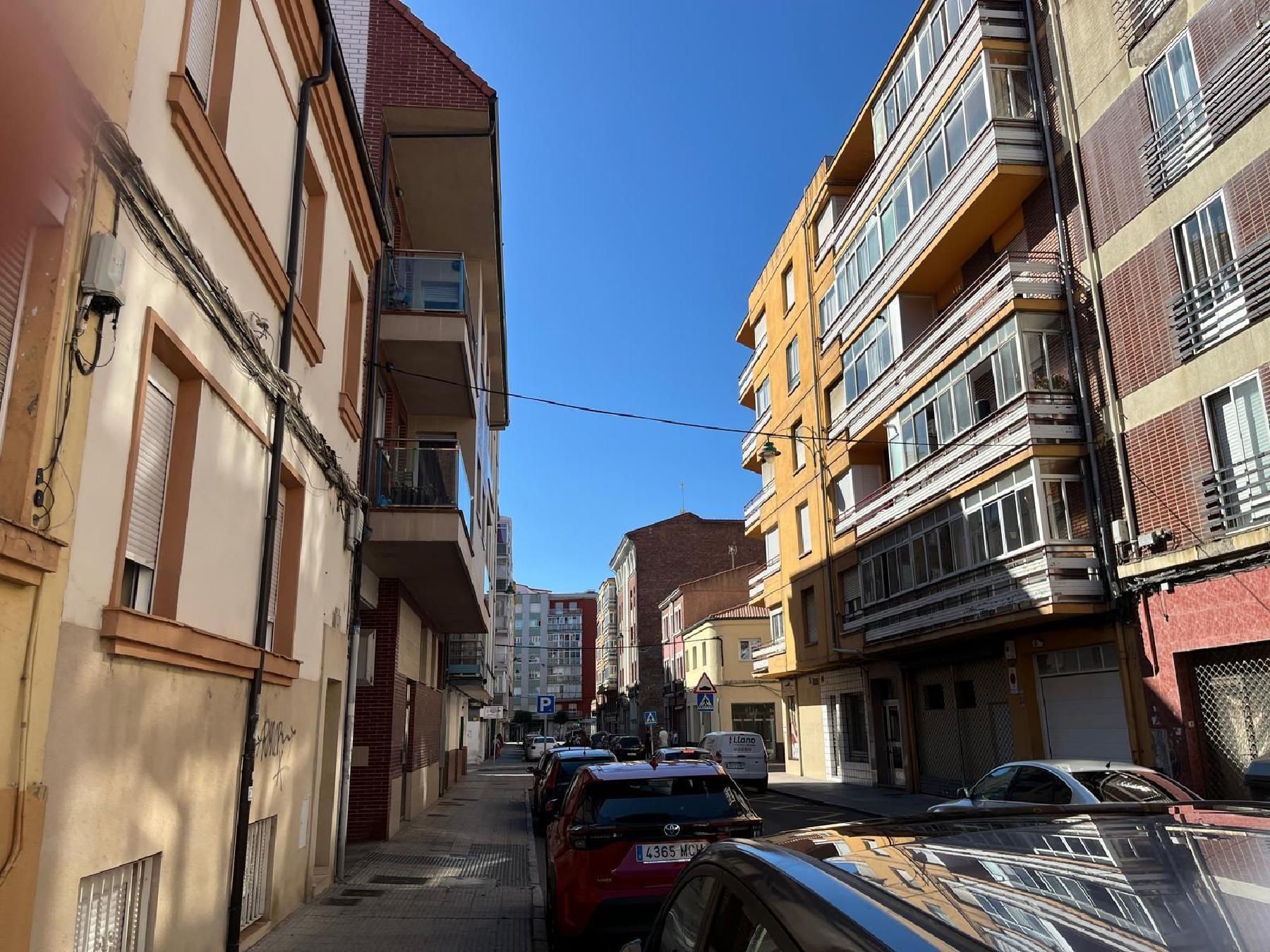 Exterior view of House or chalet for sale in León Capital 