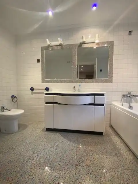 Bathroom of Houses for rent in Boadilla del Monte  with Air Conditioner, Private garden and Storage room