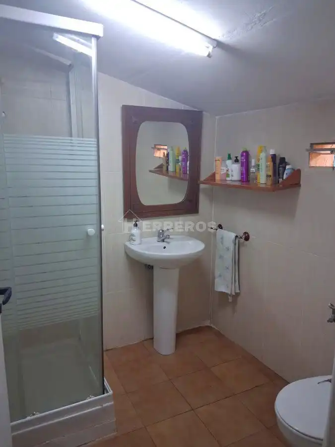 Bany de Casa o xalet en venda en Ribafrecha amb Calefacció, Traster i Piscina