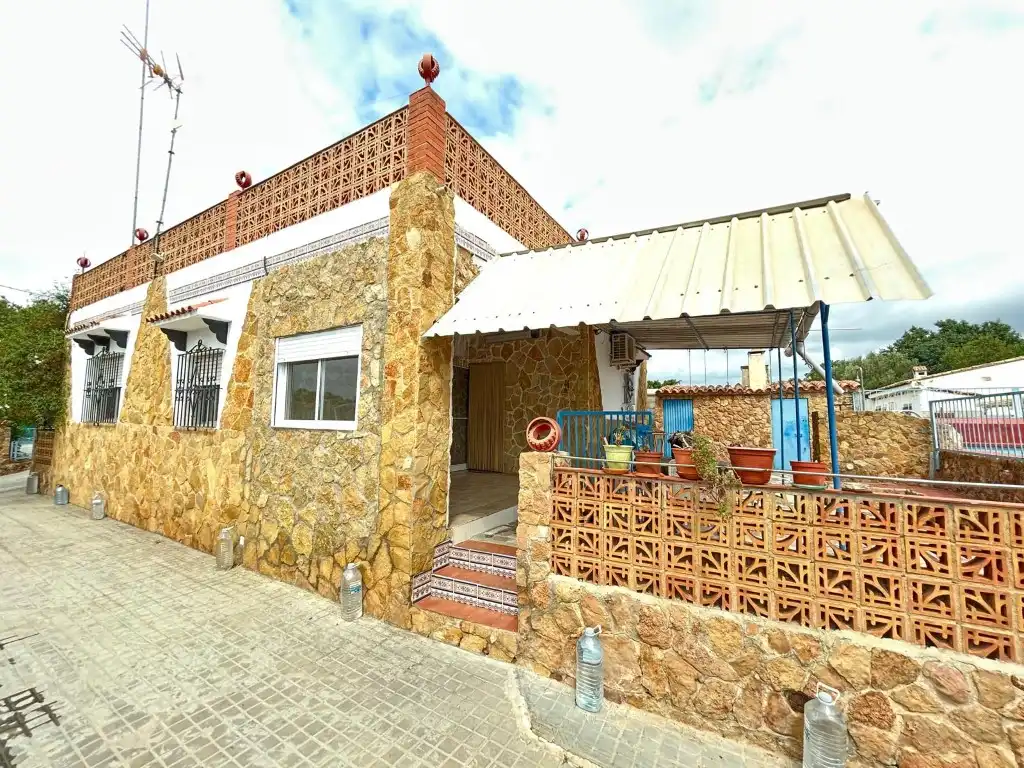 Vista exterior de Finca rústica en venda en Sagunto / Sagunt