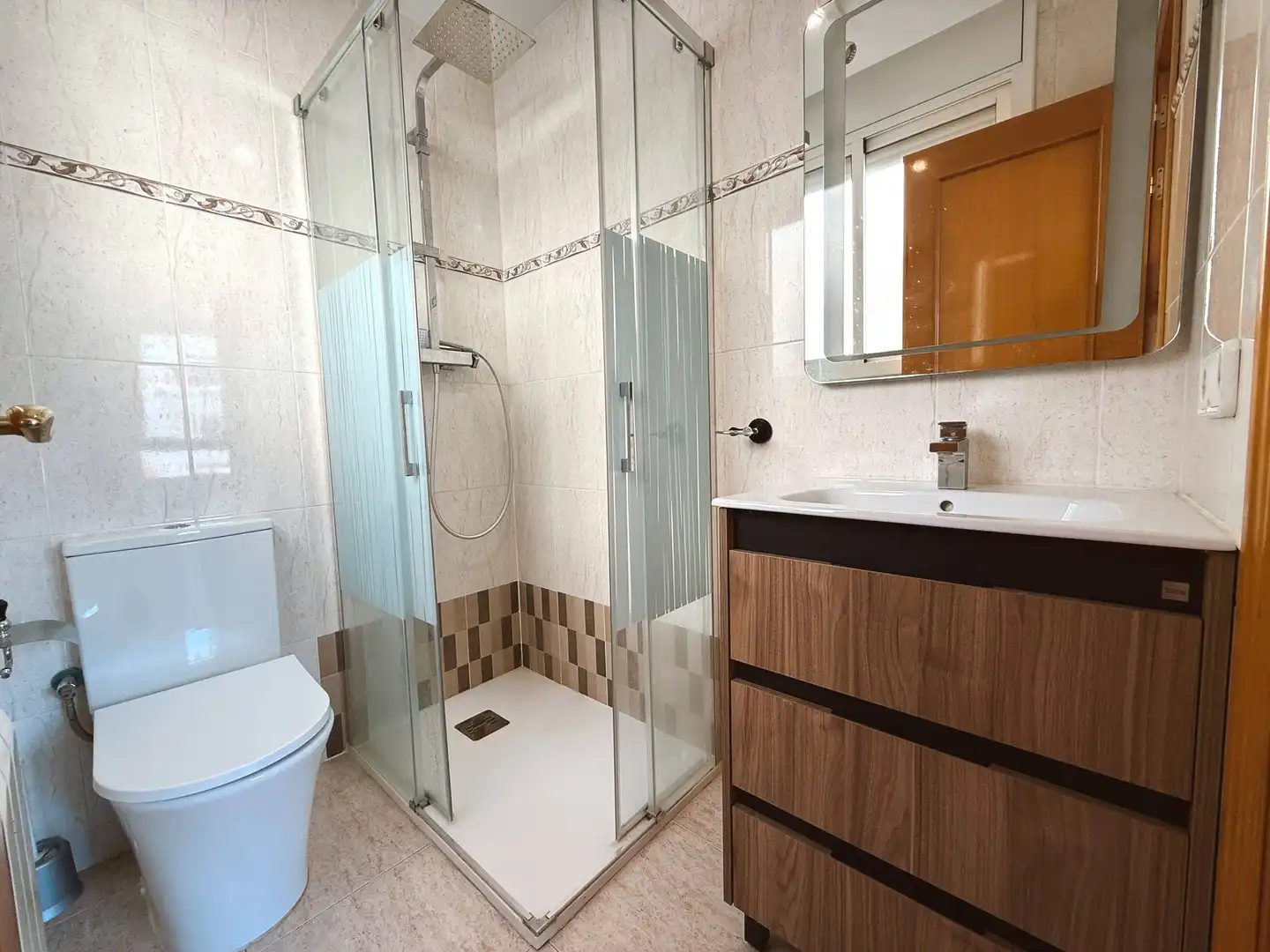 Baño de Piso en venta en Cubelles con Aire acondicionado, Calefacción y Terraza