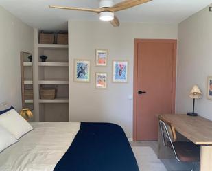 Bedroom of Apartment to share in  Barcelona Capital  with Air Conditioner and Balcony