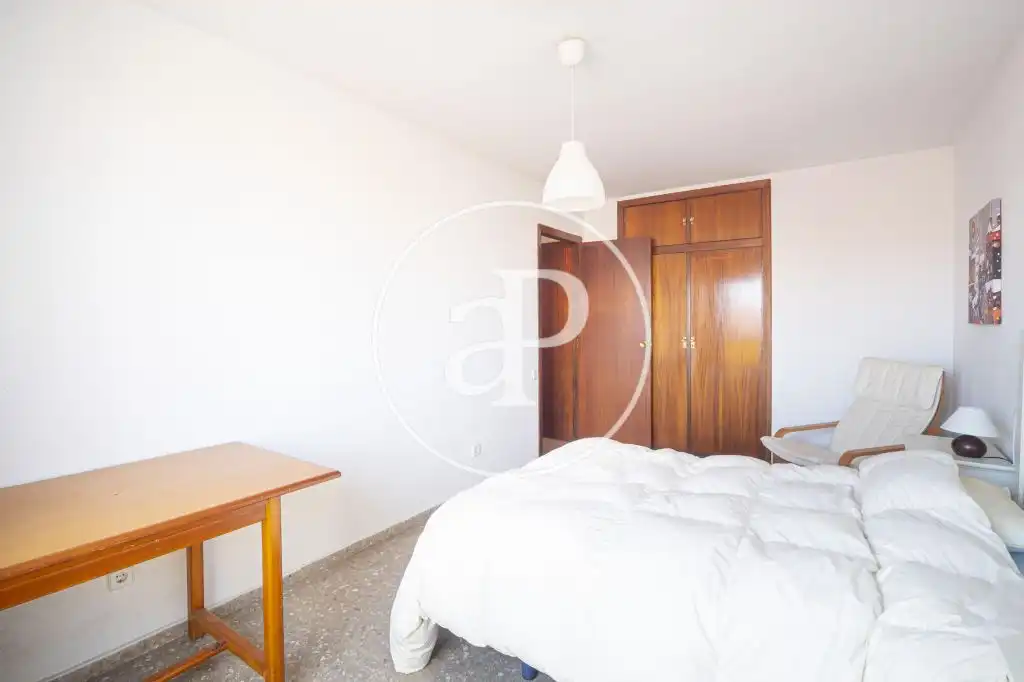 Habitación de Piso de alquiler en Valencia con Aire acondicionado, Calefacción y Amueblado