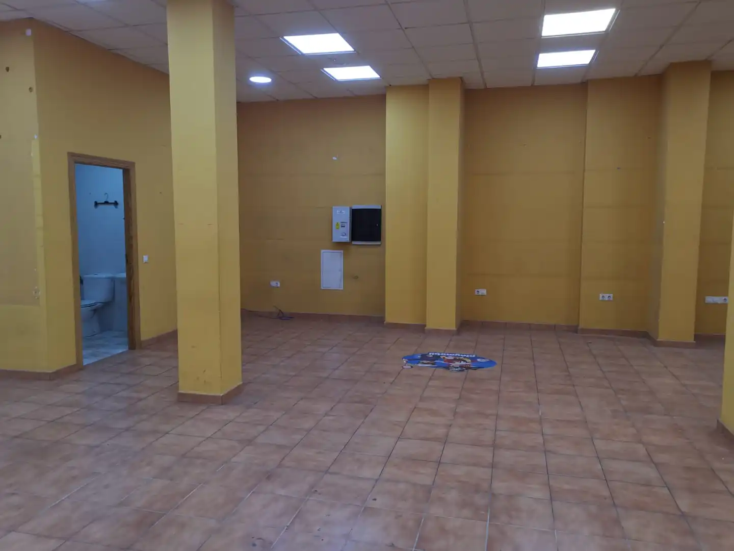 Local en venda en Linares