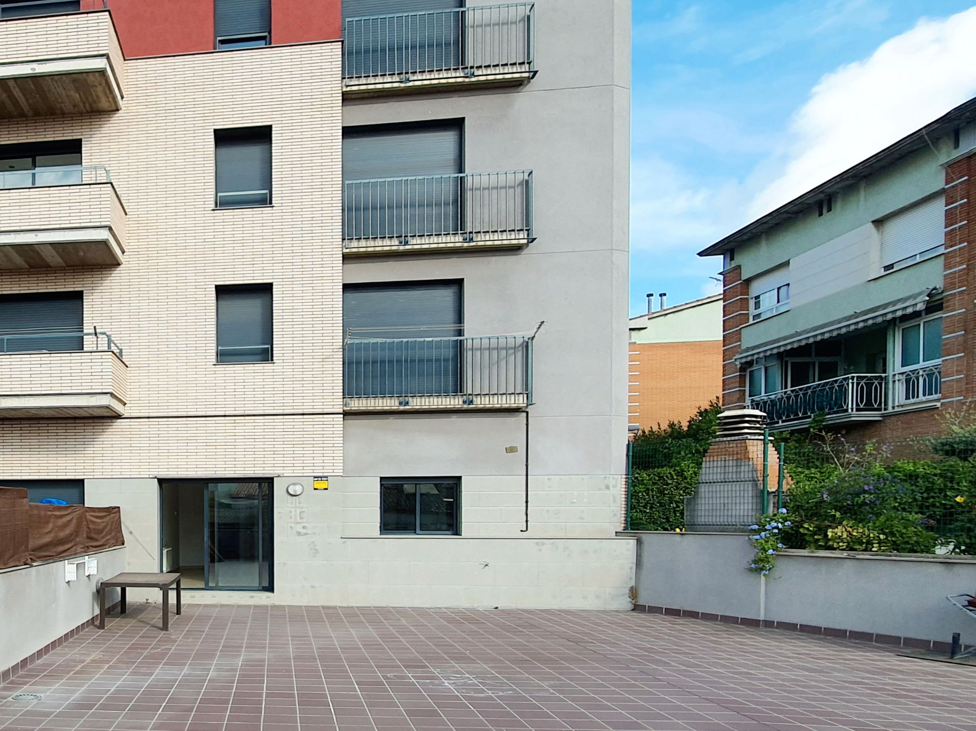 Exterior view of Planta baja for sale in Montmeló  with Air Conditioner, Heating and Terrace