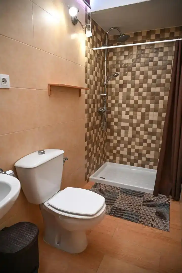 Badezimmer von Wohnung zur Miete in Cartagena mit Klimaanlage, Privatgarten und Parkett